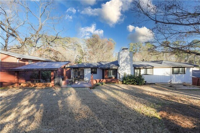 Building Photo - 3844 Longview Dr