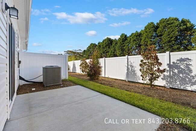 Building Photo - 2103 Victory Wy