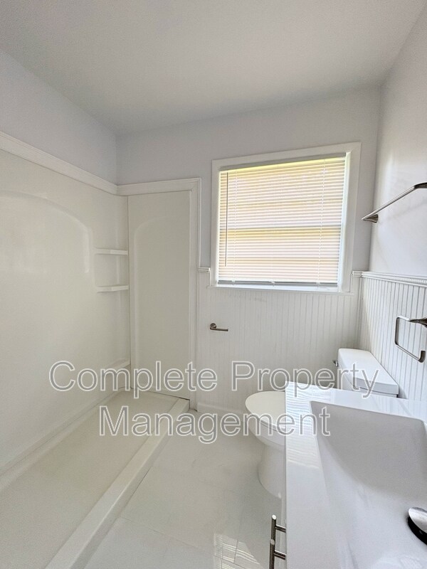 Building Photo - 2641 1st St NE