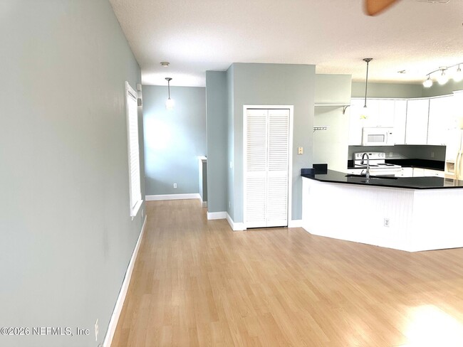 Building Photo - 1723 Forest Lake Cir W
