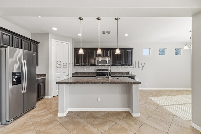 Building Photo - 14479 W Desert Flower Dr