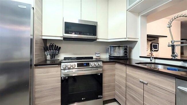Building Photo - 2767 Carambola Cir S