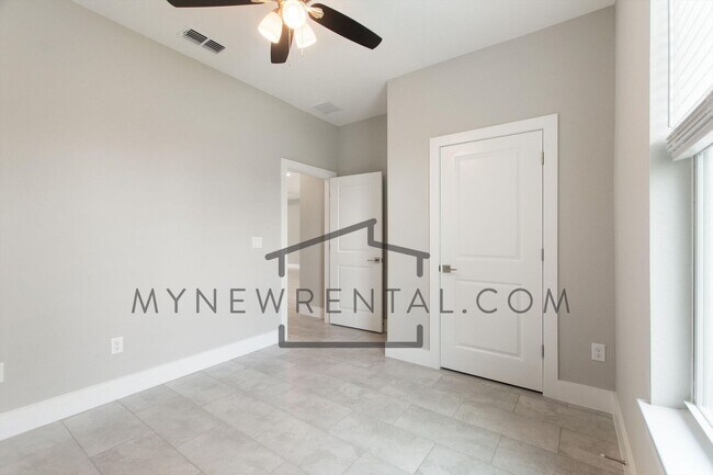 Building Photo - ONE MONTH FREE RENT! Modern, energy effici...