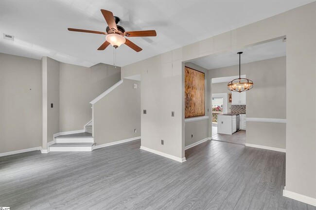 Building Photo - Mauldin, 3BD/2.5BA. 1610SF