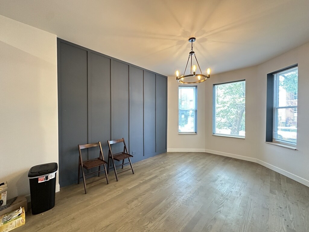 Building Photo - 841 N Mozart St