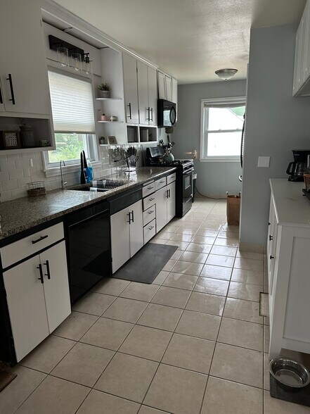 Primary Photo - 470 Towne Dr NE