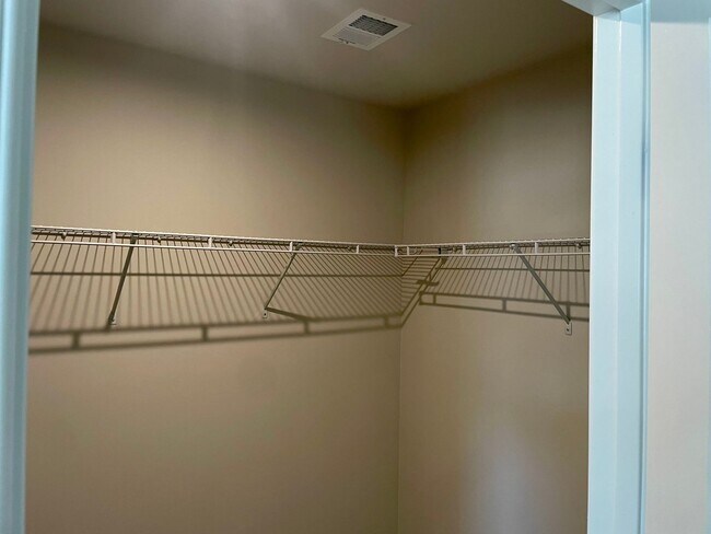 Building Photo - Gorgeous Locust Thicket Townhome