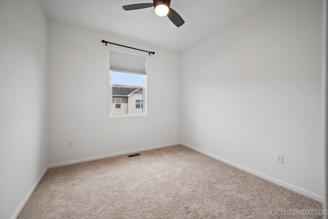 Building Photo - 227 Kingsport Dr