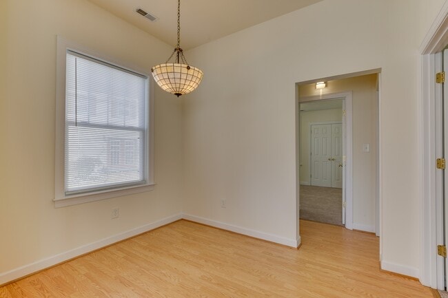 Building Photo - 955 Poquoson Ave