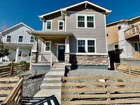 Building Photo - 4 Bed 3 Bath Home Near Downtown