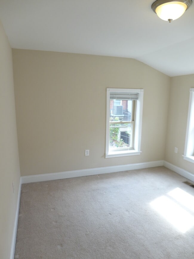 Building Photo - 43 E Henrietta St