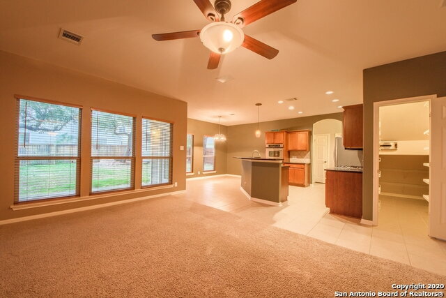 Building Photo - Situated on a desirable corner cul-de-sac lot!!