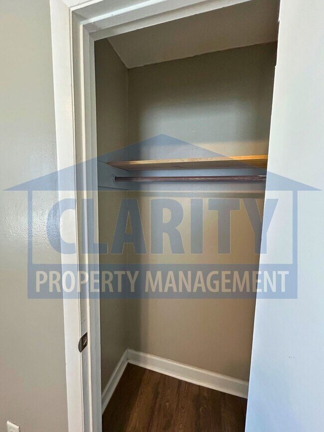 Building Photo - Super cute 3 bedroom house!!