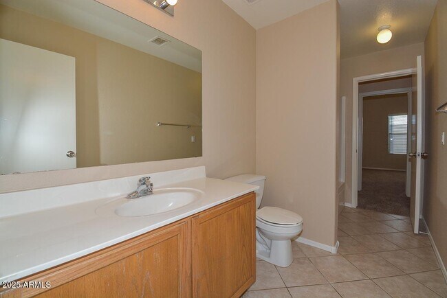 Building Photo - 9413 W Cinnabar Ave