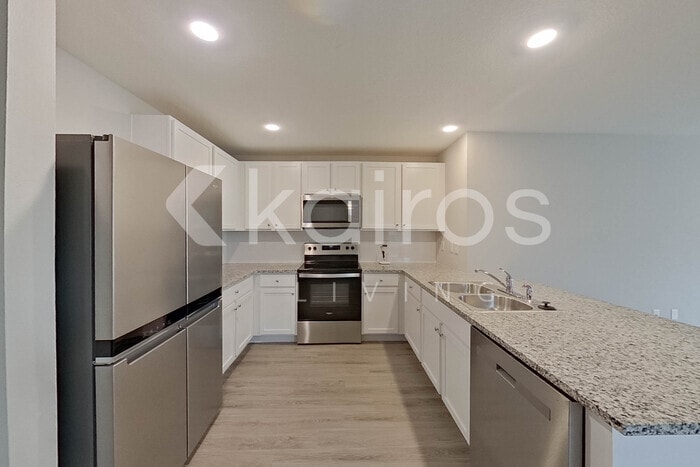 Building Photo - 8710 SW 44th Ct