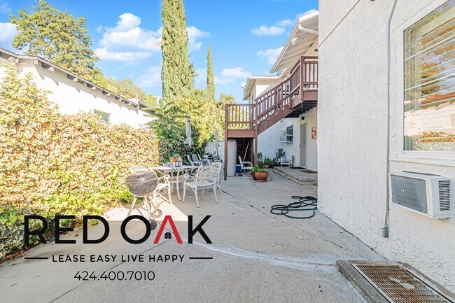 Building Photo - 14619 Moorpark St