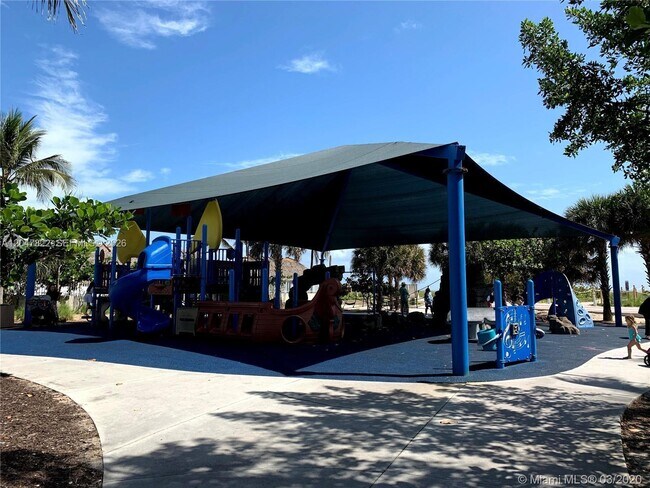 Building Photo - 5401 Collins Ave