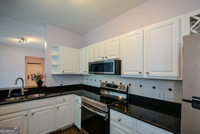 Building Photo - 955 Juniper St NE