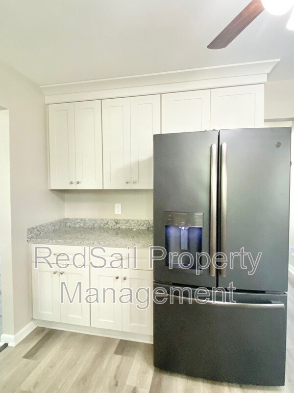 Building Photo - 13 Sandpiper Ct