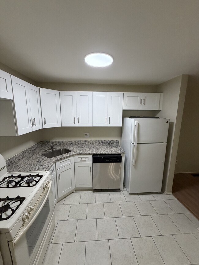 Building Photo - 1511 Woodhollow Dr