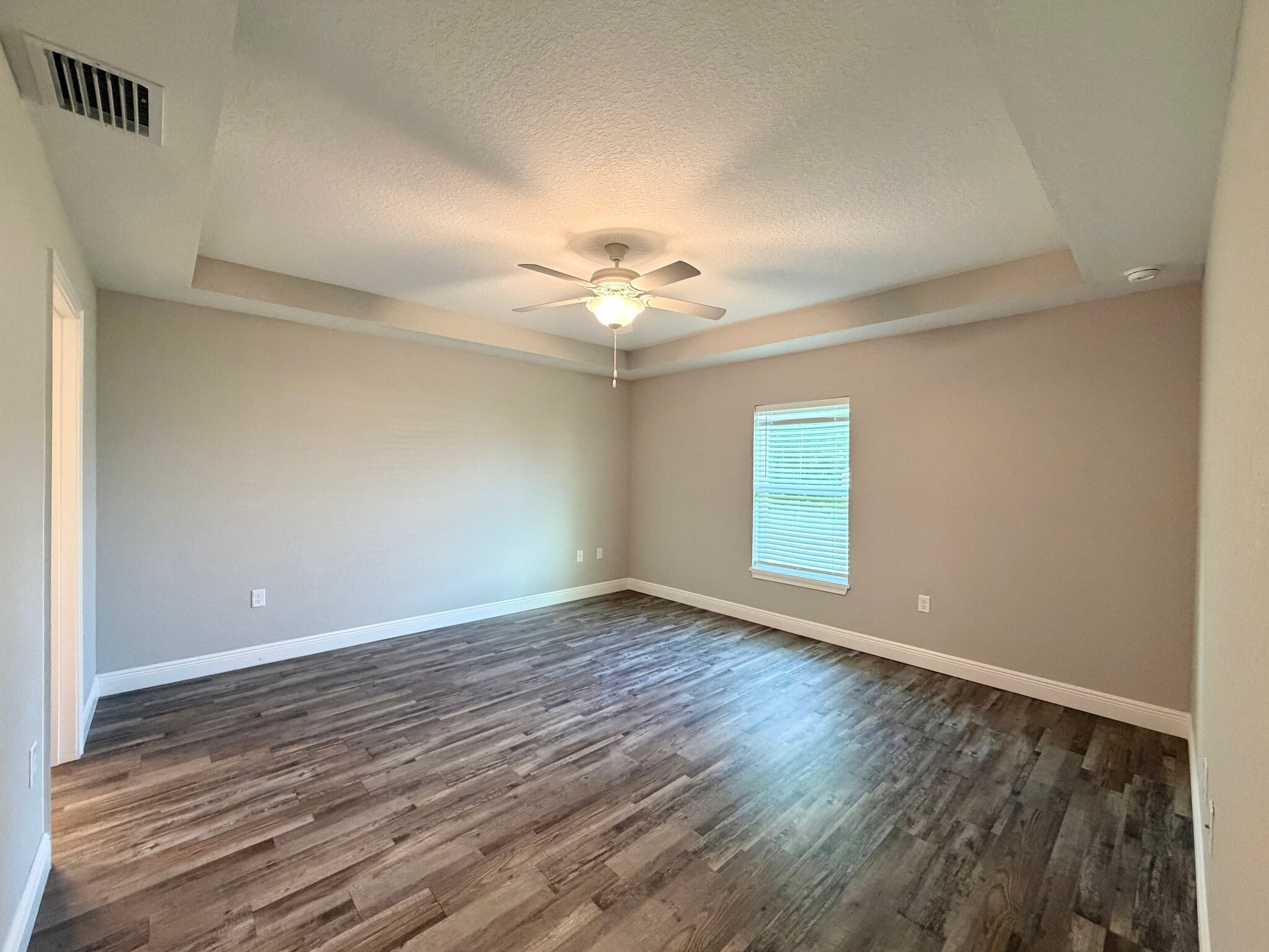 Building Photo - 9 Larch Dr