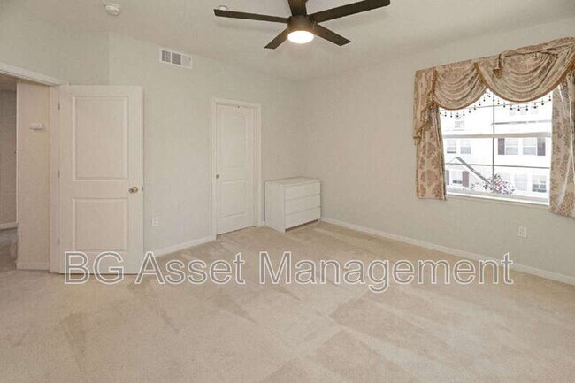 Building Photo - 1653 Northshore Dr