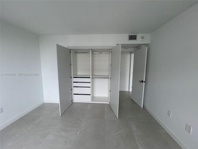 Building Photo - 177 Ocean Ln Dr