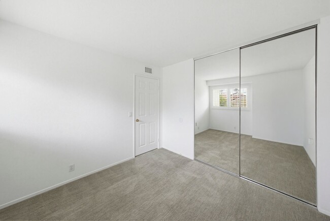 Building Photo - 4 Del Andante