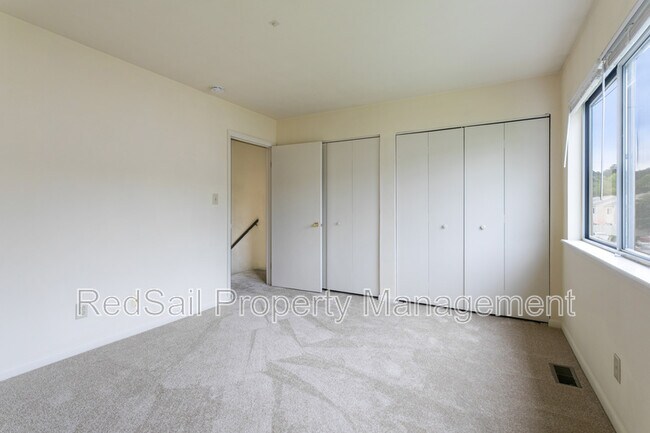 Building Photo - 3823 Staffordshire Ln