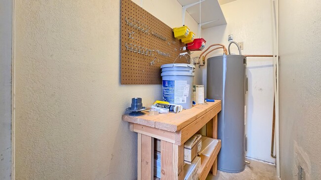 Building Photo - Awesome 2bd/2ba Condo close to Tempe Town Lake, ASU, Sky Harbor, Freeway Access and Light Rail.