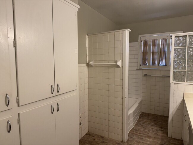 Building Photo - "Spacious 4-Bedroom Home with 2 Full Baths in Lubbock – 1,984 Sq Ft of Comfort!"
