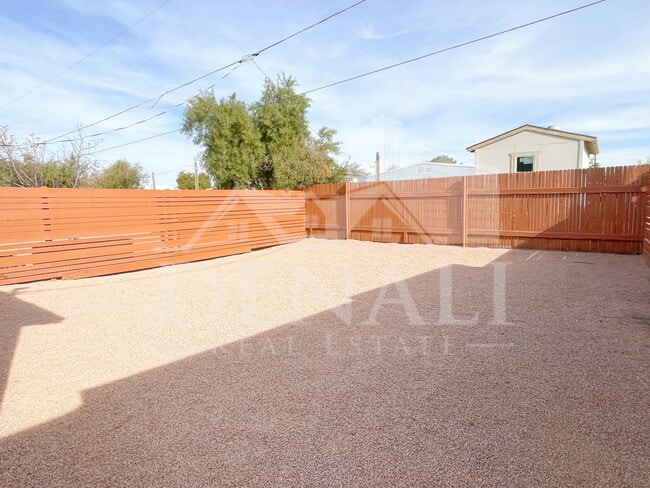 Building Photo - 733 S 96th Pl