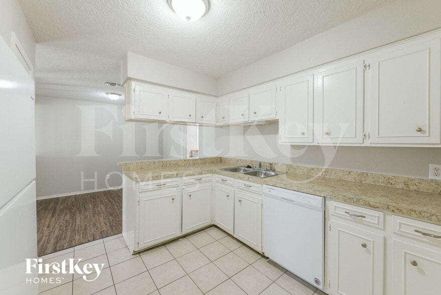 Building Photo - 1 Midwood Cir