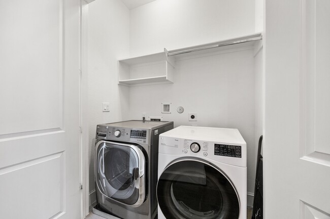 Building Photo - 2234 Lou Ellen Ln