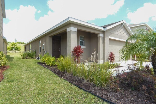 Building Photo - 10770 SW Vasari Way