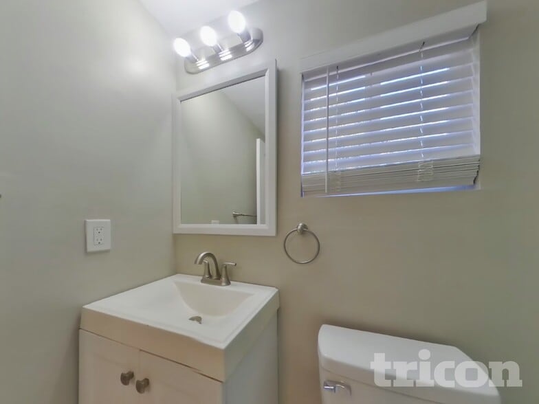 Building Photo - 6022 Lucente Ave