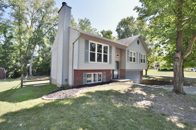 Building Photo - 647 Regent Rd