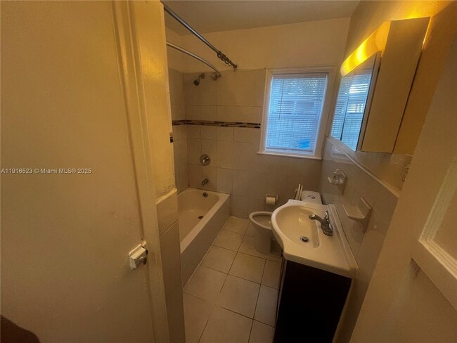 Building Photo - 11108 Peachtree Dr