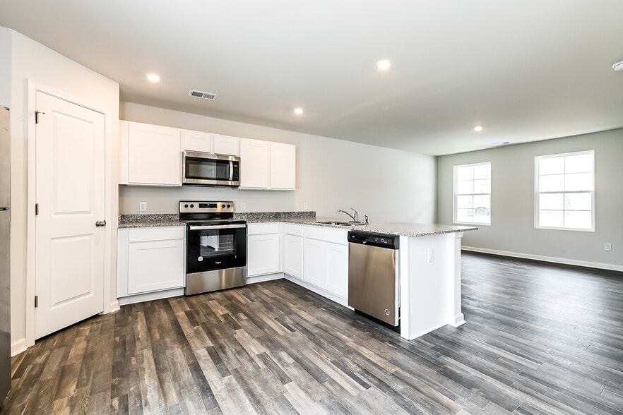 Building Photo - 723 Ruston Dr SE