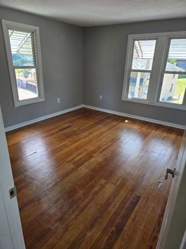 Building Photo - 523 Logan Ave