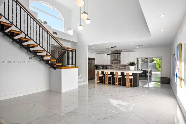 Building Photo - 1651 SW 13th Ave