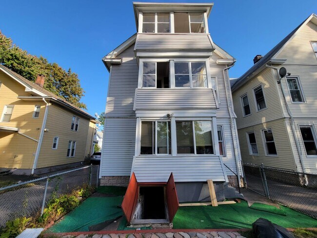 Building Photo - 504 Winthrop Ave