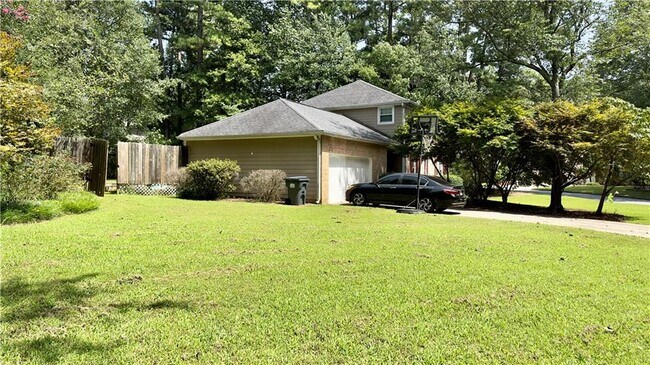 Building Photo - 4603 Villa Chase Dr NE