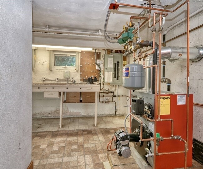 Building Photo - 33 Hillcrest Rd