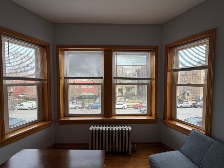 Building Photo - 6956 N Ashland Ave