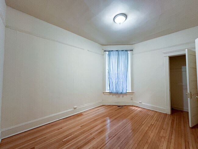 Building Photo - 4-BEDROOM DEPAUL UNIVERSITY APARTMENT – FI...