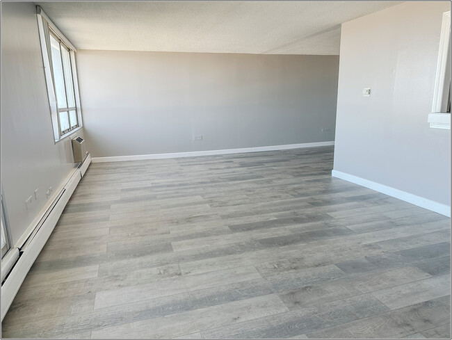 Building Photo - 8801 W Golf Rd
