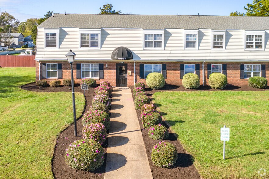 Hampton Creek Apartments 1115 E Pembroke Ave Hampton VA 23669