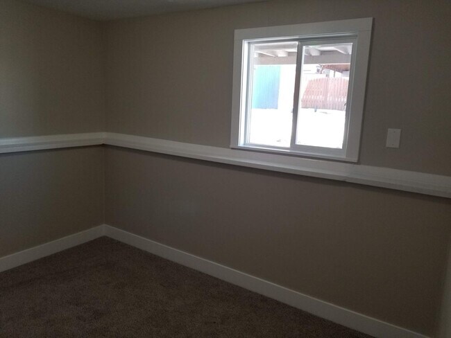 Building Photo - Spacious 5-Bedroom Magna Home with Deck and Ample Parking