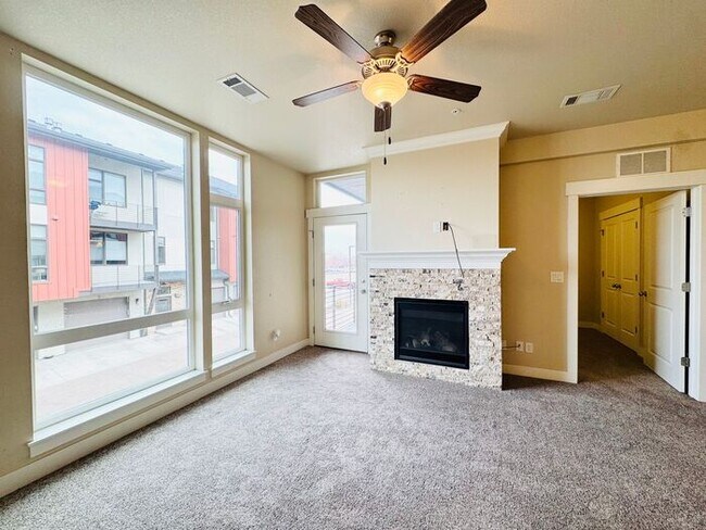 Building Photo - Gorgeous Flats at Rigden Farm 2bed 2bath Condo